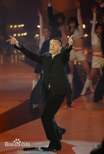 孙红雷表演霹雳舞前后照片