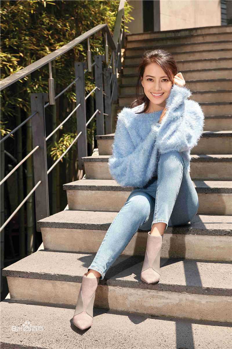 高圆圆(Gao Yuanyuan)圆漾Ondul'鞋履品前后照片