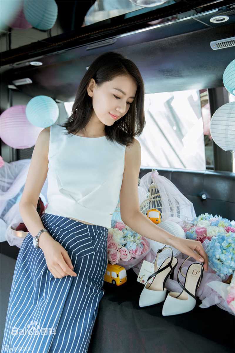 高圆圆(Gao Yuanyuan)圆漾Ondul'鞋履品前后照片