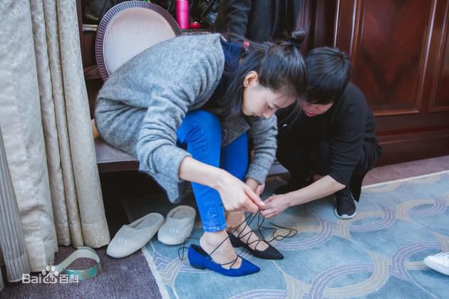 高圆圆(Gao Yuanyuan)圆漾Ondul'鞋履品前后照片