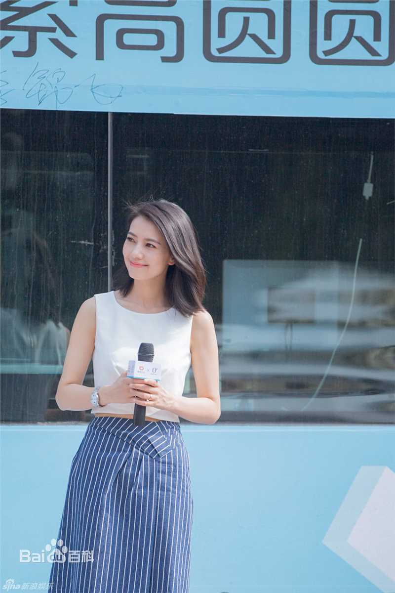 高圆圆(Gao Yuanyuan)圆漾Ondul'鞋履品前后照片