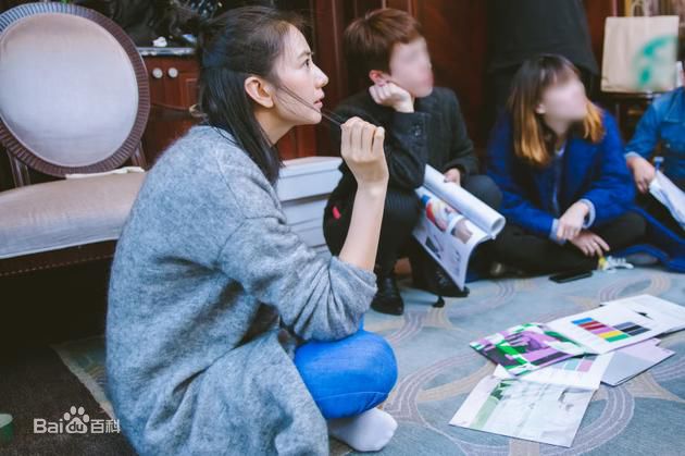 高圆圆(Gao Yuanyuan)圆漾Ondul'鞋履品前后照片