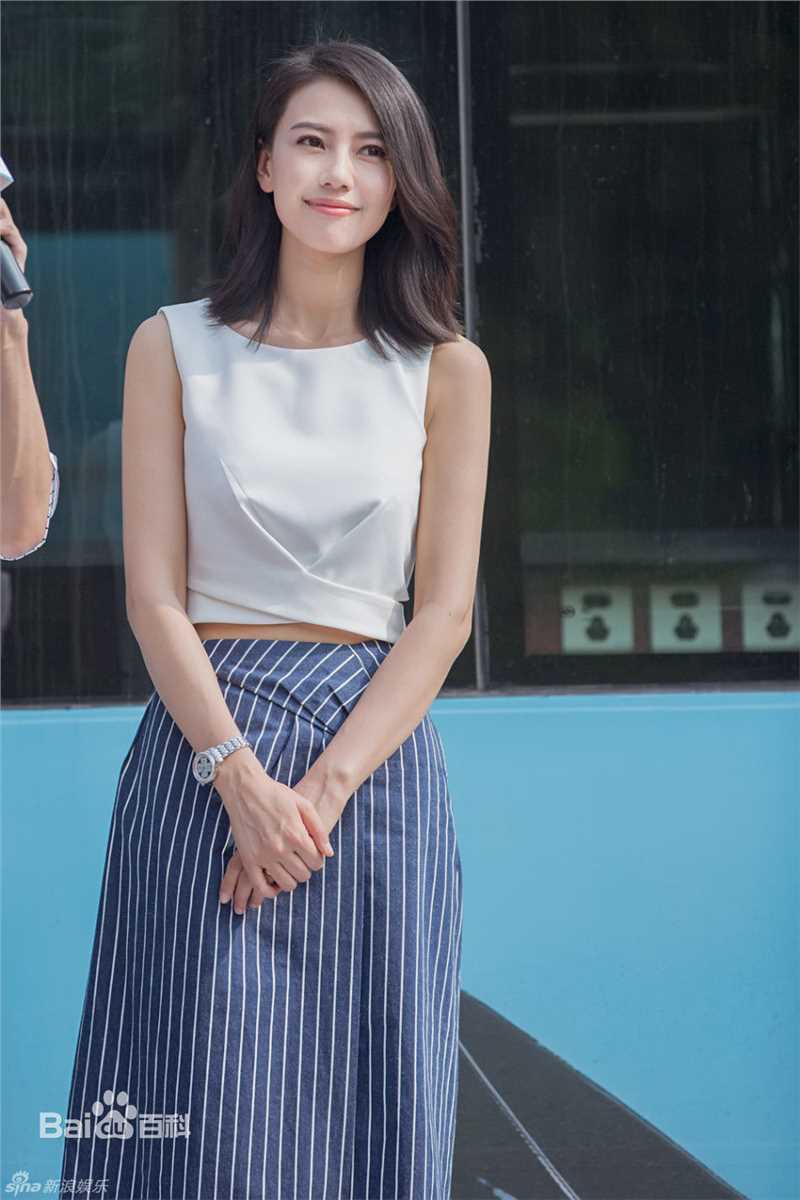 高圆圆(Gao Yuanyuan)圆漾Ondul'鞋履品前后照片