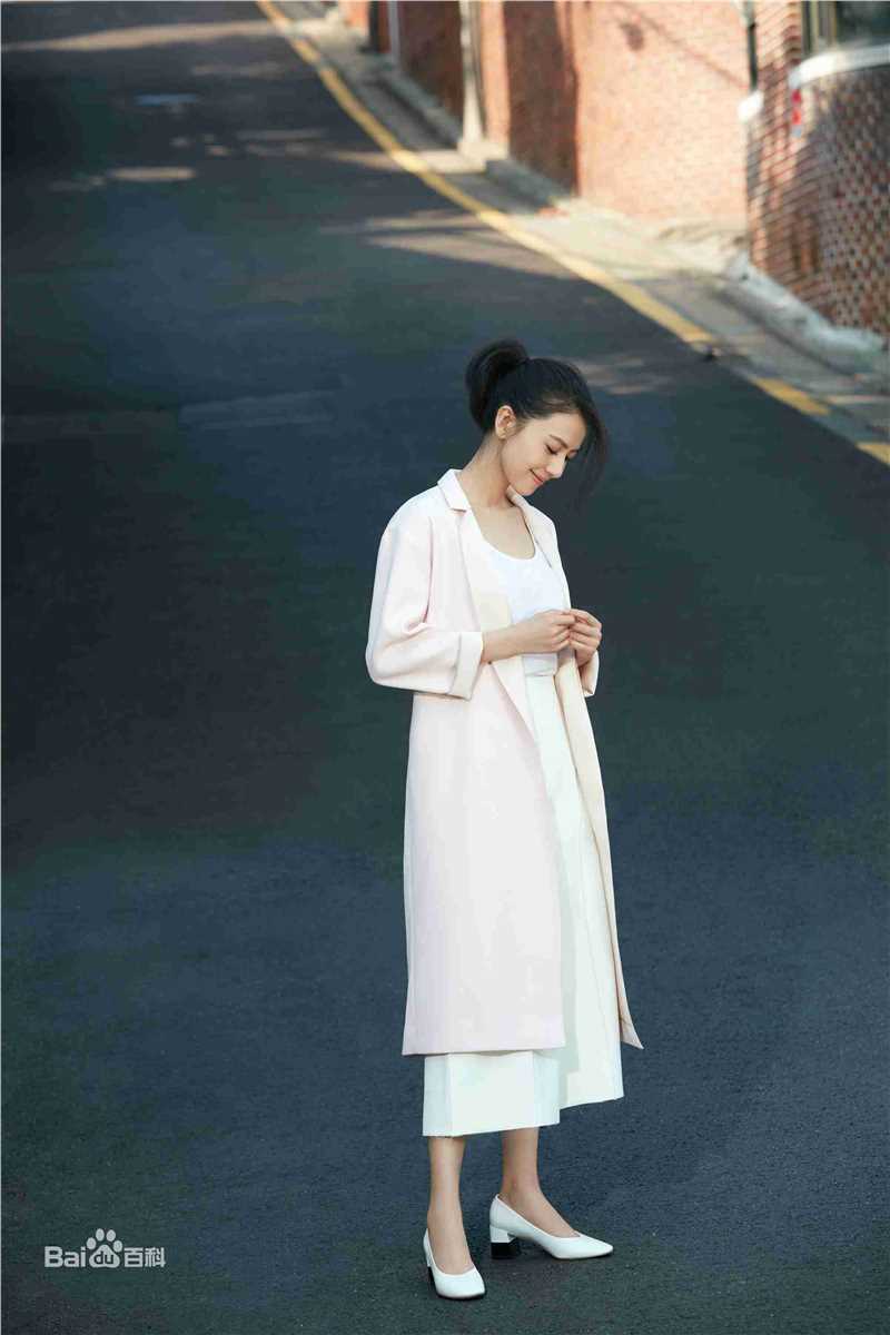 高圆圆(Gao Yuanyuan)圆漾Ondul'鞋履品前后照片