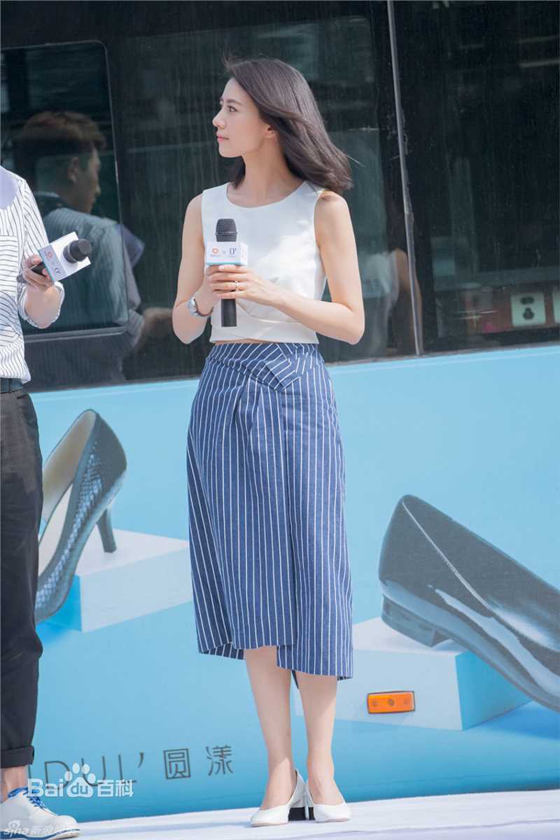 高圆圆(Gao Yuanyuan)圆漾Ondul'鞋履品前后照片