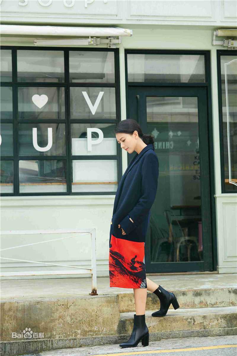 高圆圆(Gao Yuanyuan)圆漾Ondul'鞋履品前后照片