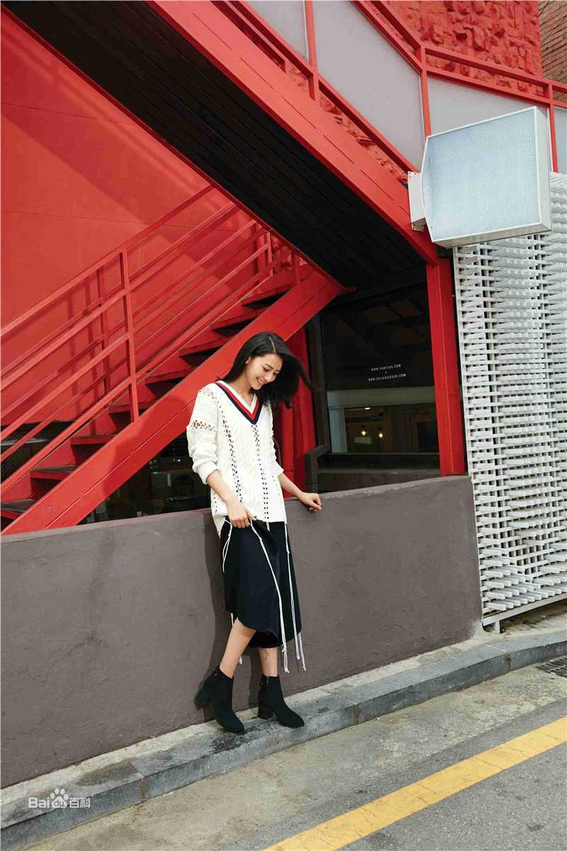 高圆圆(Gao Yuanyuan)圆漾Ondul'鞋履品前后照片