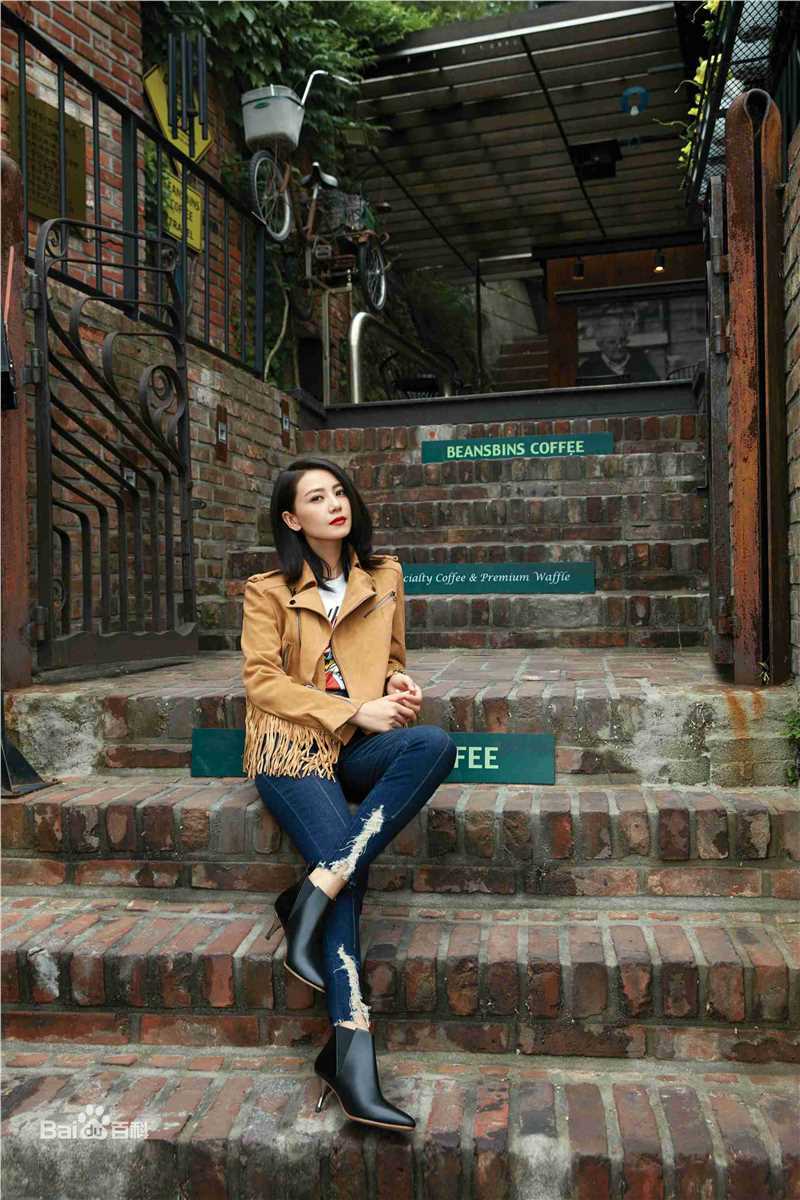 高圆圆(Gao Yuanyuan)圆漾Ondul'鞋履品前后照片