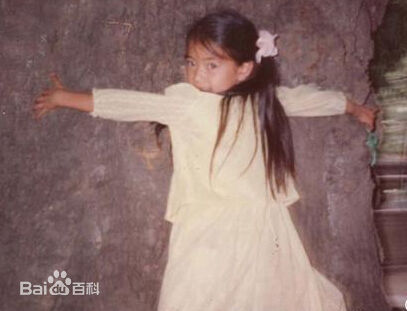 高圆圆(Gao Yuanyuan)童年照前后照片
