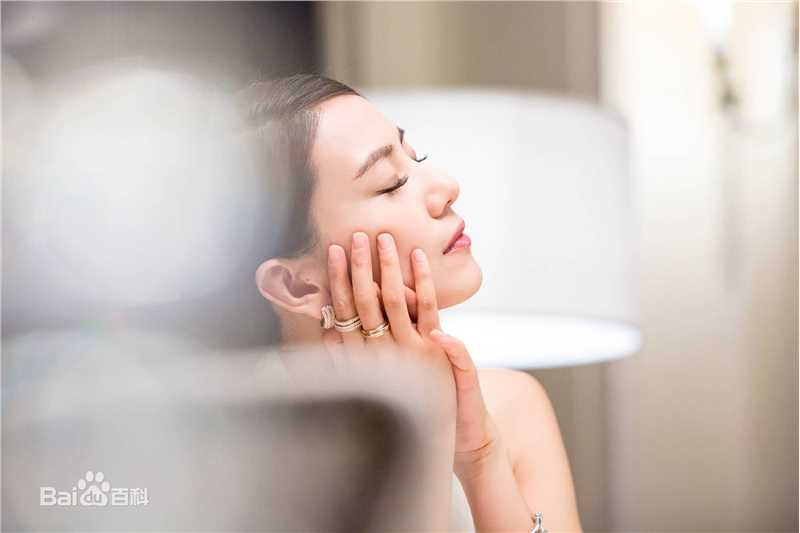 高圆圆(Gao Yuanyuan)工作花絮前后照片