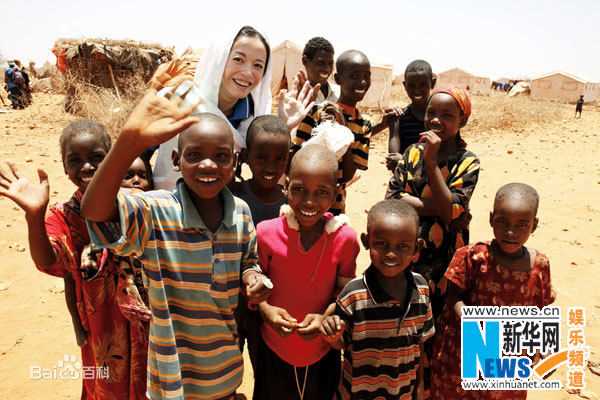 姚晨(Yao Chen)在难民营图片图集