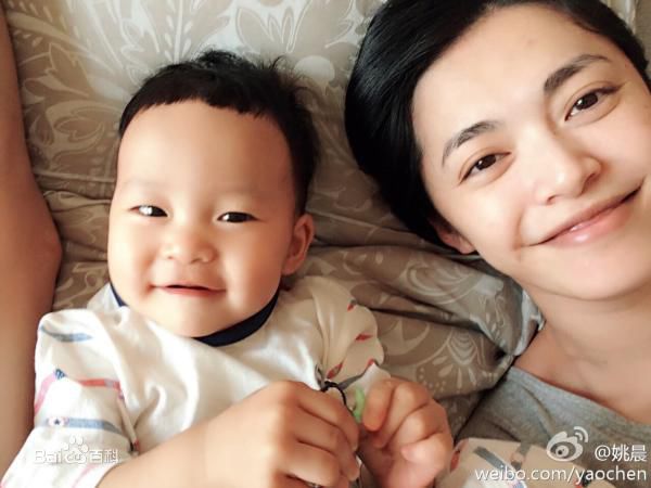 姚晨(Yao Chen)和儿子图册
