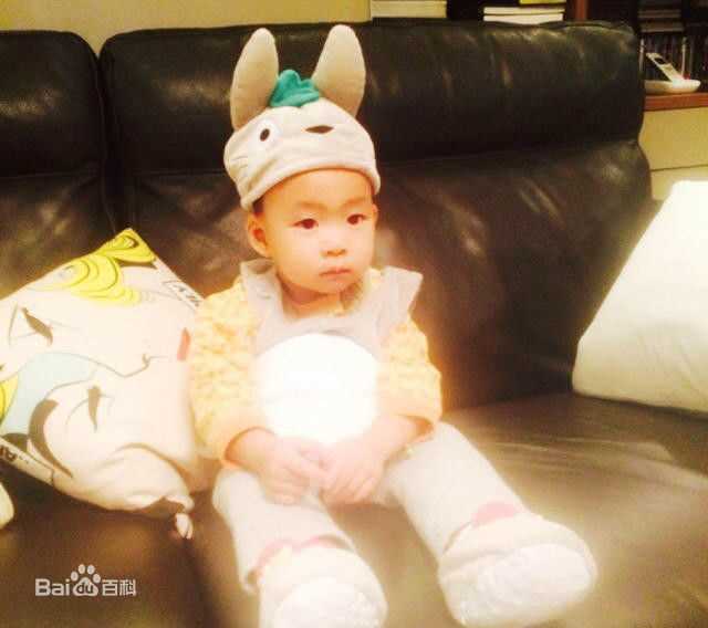 姚晨(Yao Chen)和儿子图册