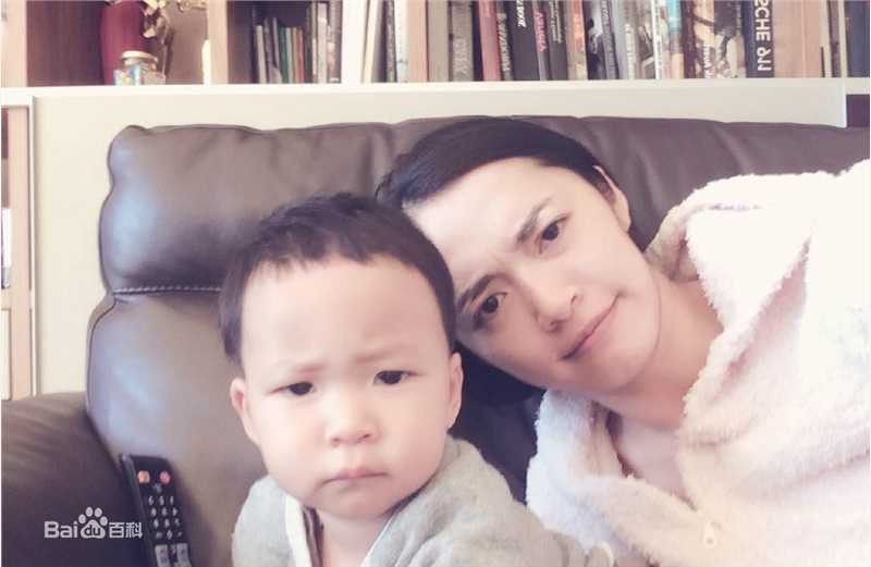 姚晨(Yao Chen)和儿子图册