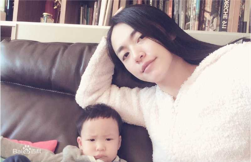 姚晨(Yao Chen)和儿子图册