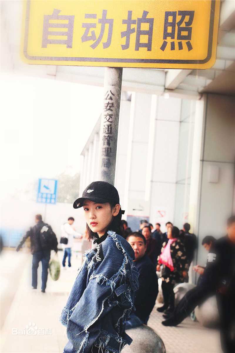 孙艺宁机场look性感图片图集