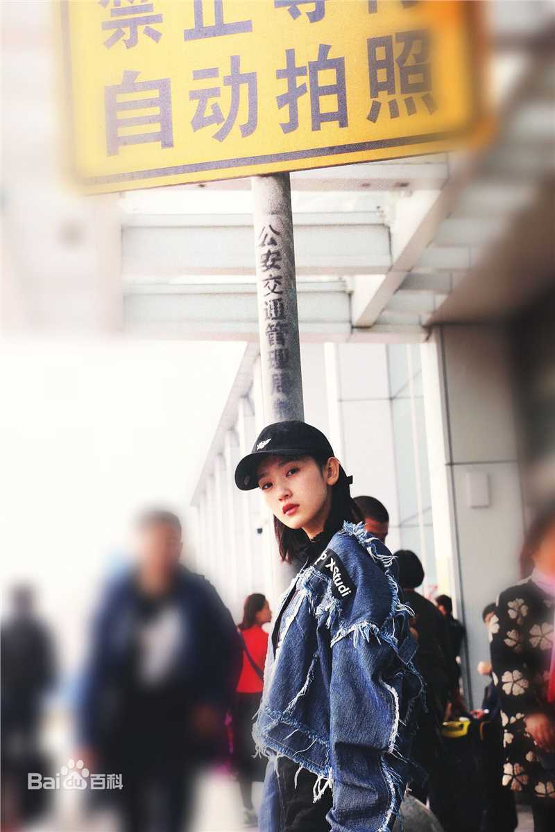 孙艺宁机场look性感图片图集