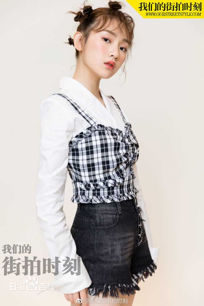 孙艺宁我们的街拍时刻素颜照壁纸