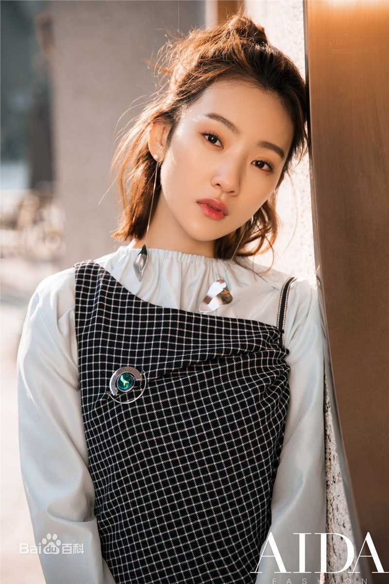 孙艺宁AIDA时尚壁纸壁纸