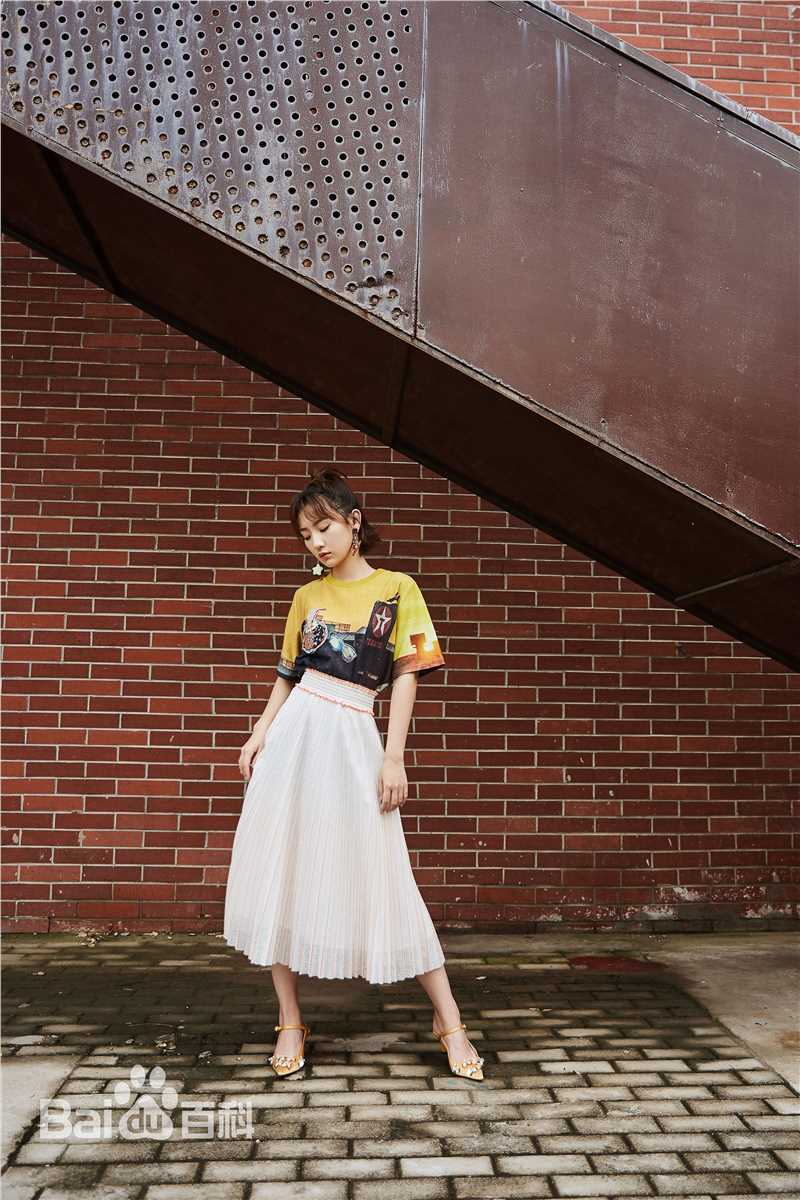 孙艺宁最新街拍图集