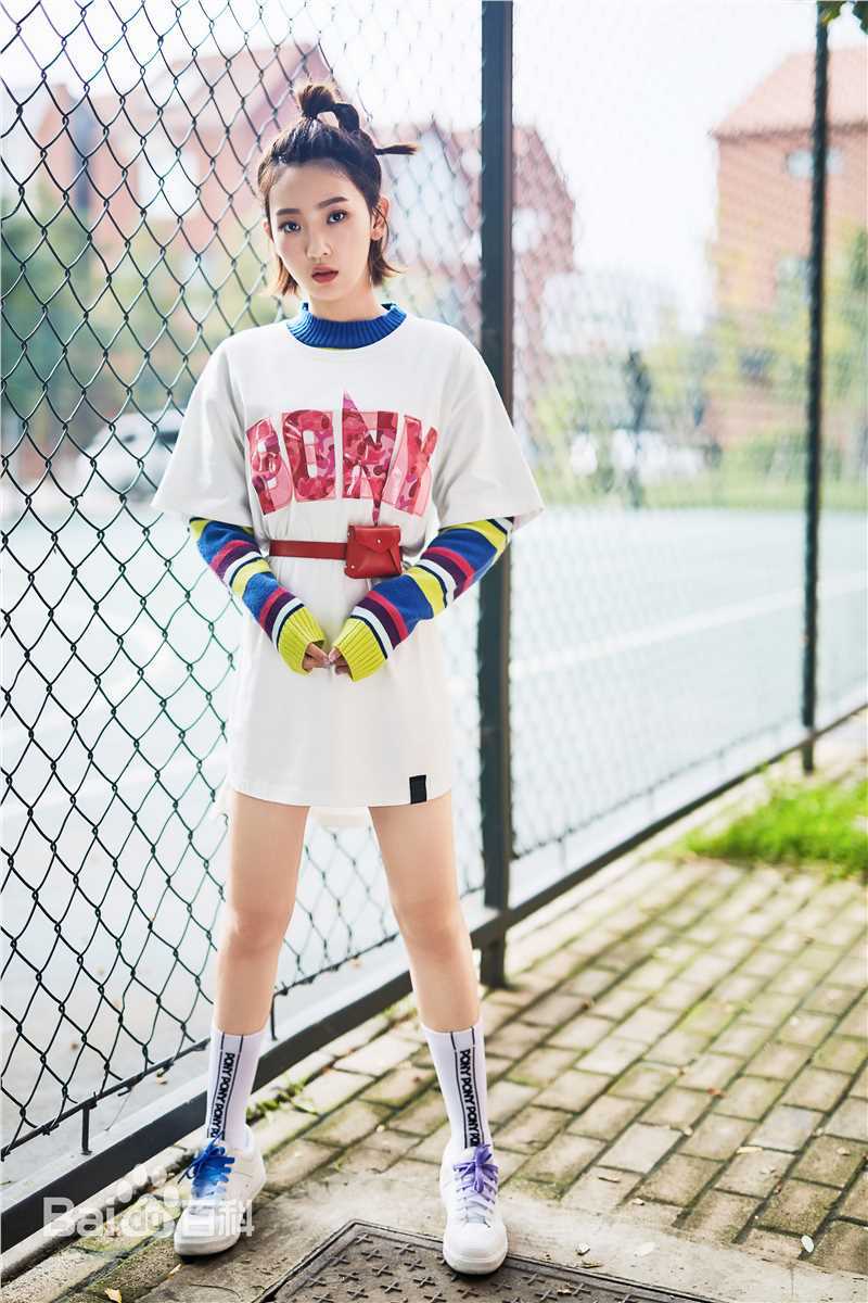 孙艺宁最新街拍图集