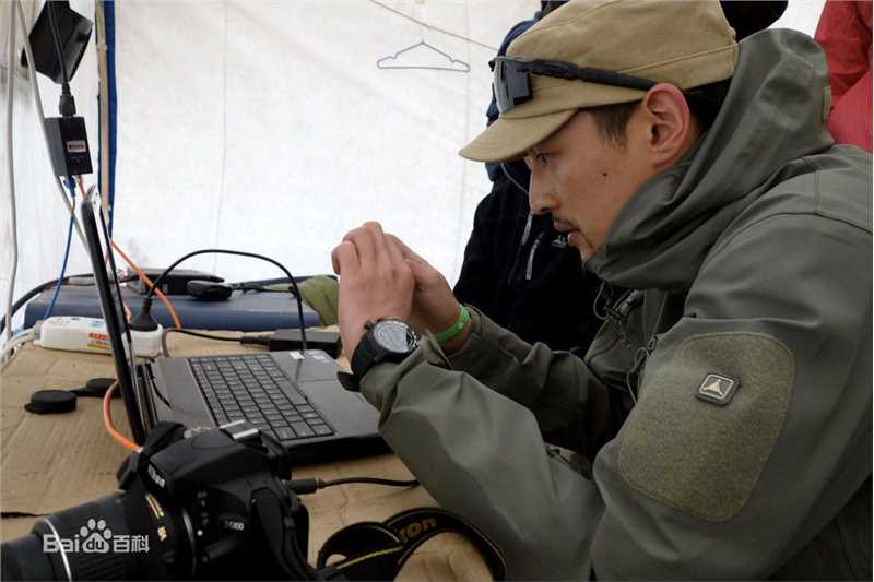 胡歌(Hugh)云起行动性感图片壁纸