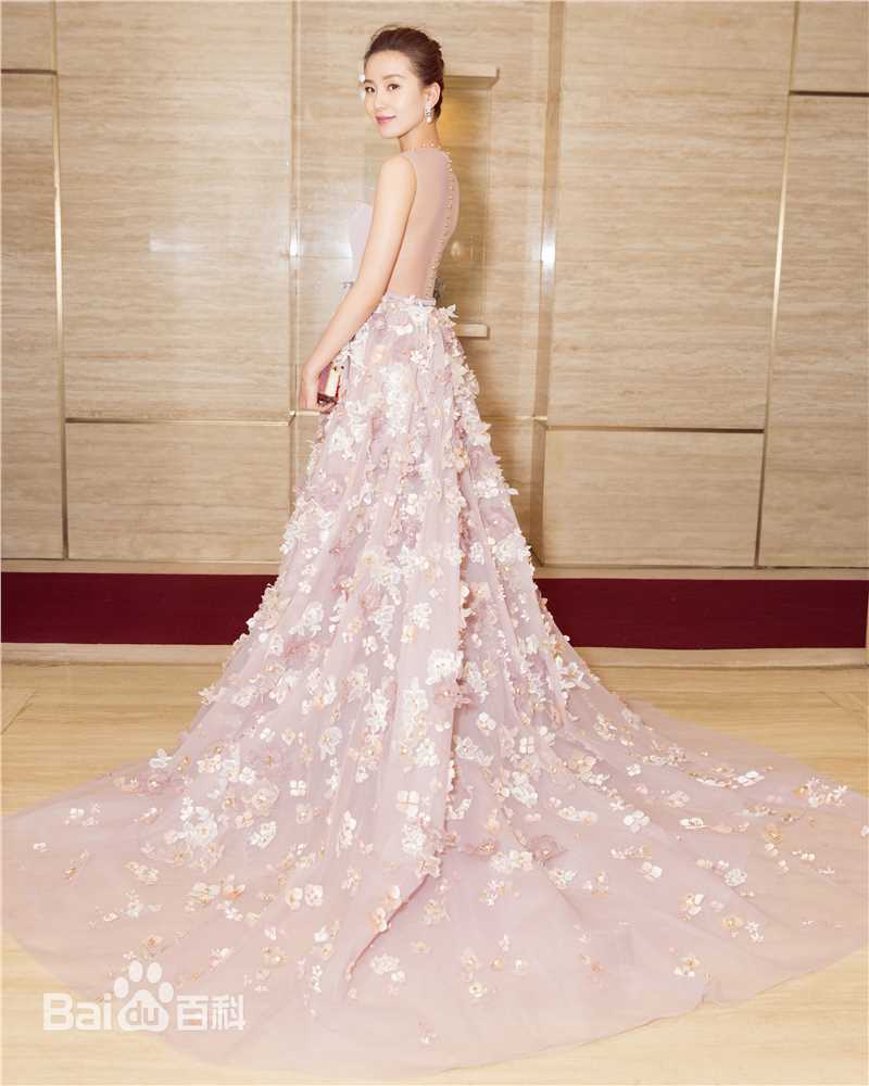 刘诗诗(Liu Shishi)BAZAAR明星慈善夜前后照片