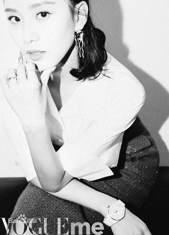 精选刘诗诗(Liu Shishi)在《VogueMe》中的图册