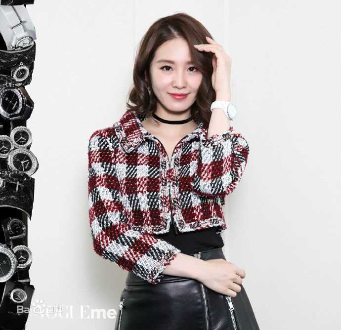 精选刘诗诗(Liu Shishi)在《VogueMe》中的图册