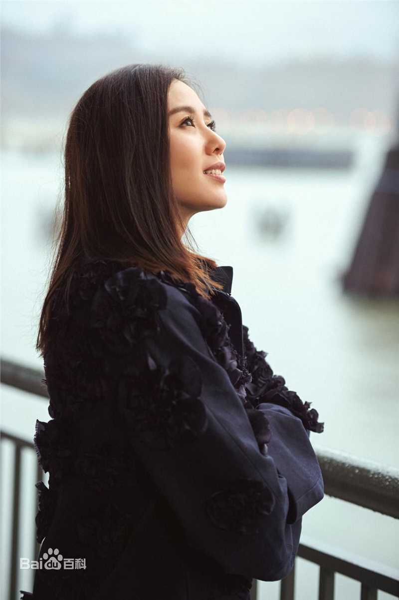 刘诗诗(Liu Shishi)纽约ToryBurch2018秋冬时装秀生活照