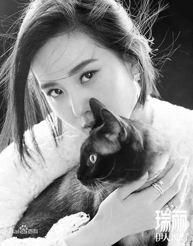 精选刘诗诗(Liu Shishi)在《瑞丽伊人风尚》9月刊中的图册