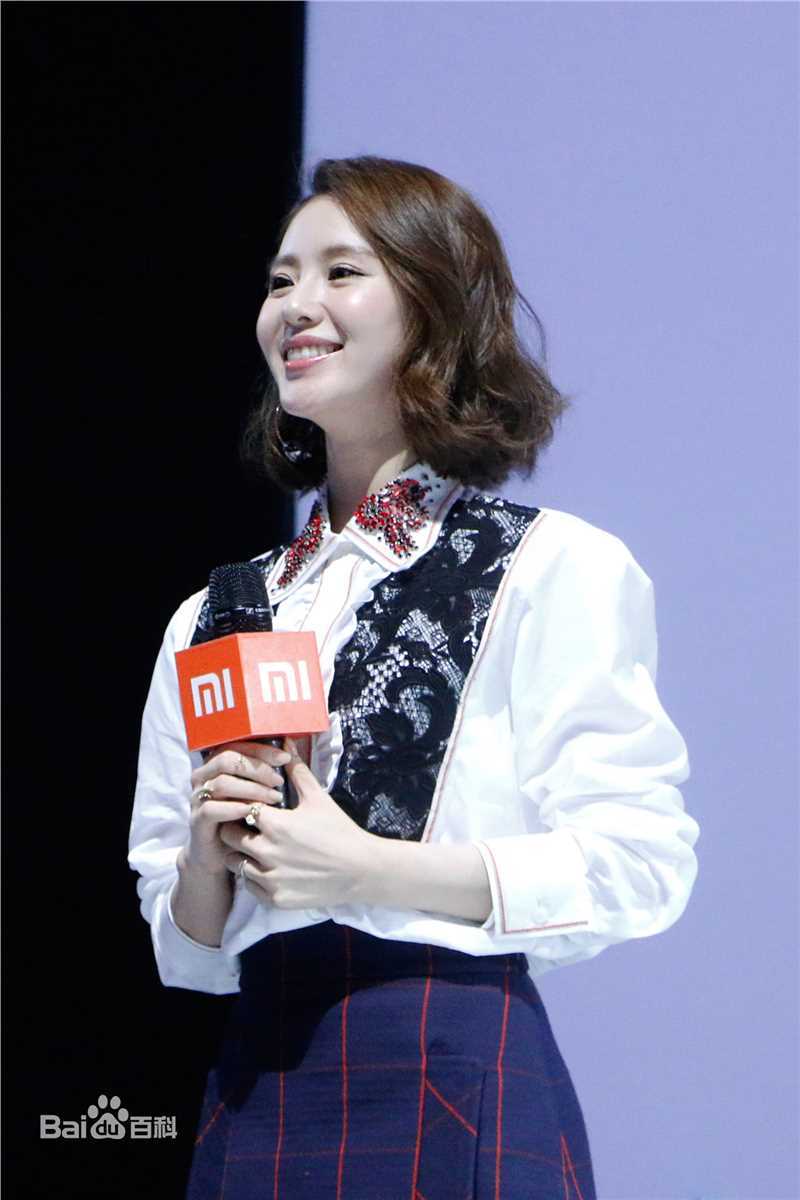 刘诗诗(Liu Shishi)红米代言新款发布会图册