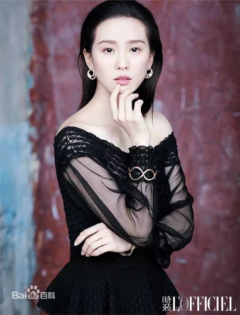 刘诗诗(Liu Shishi)在《时装 L’OFFICIEL》2016 年 8 月刊中的