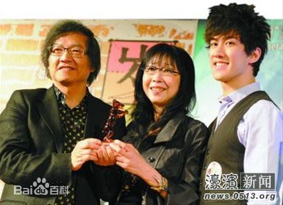 张婉婷与罗启锐素颜照相册