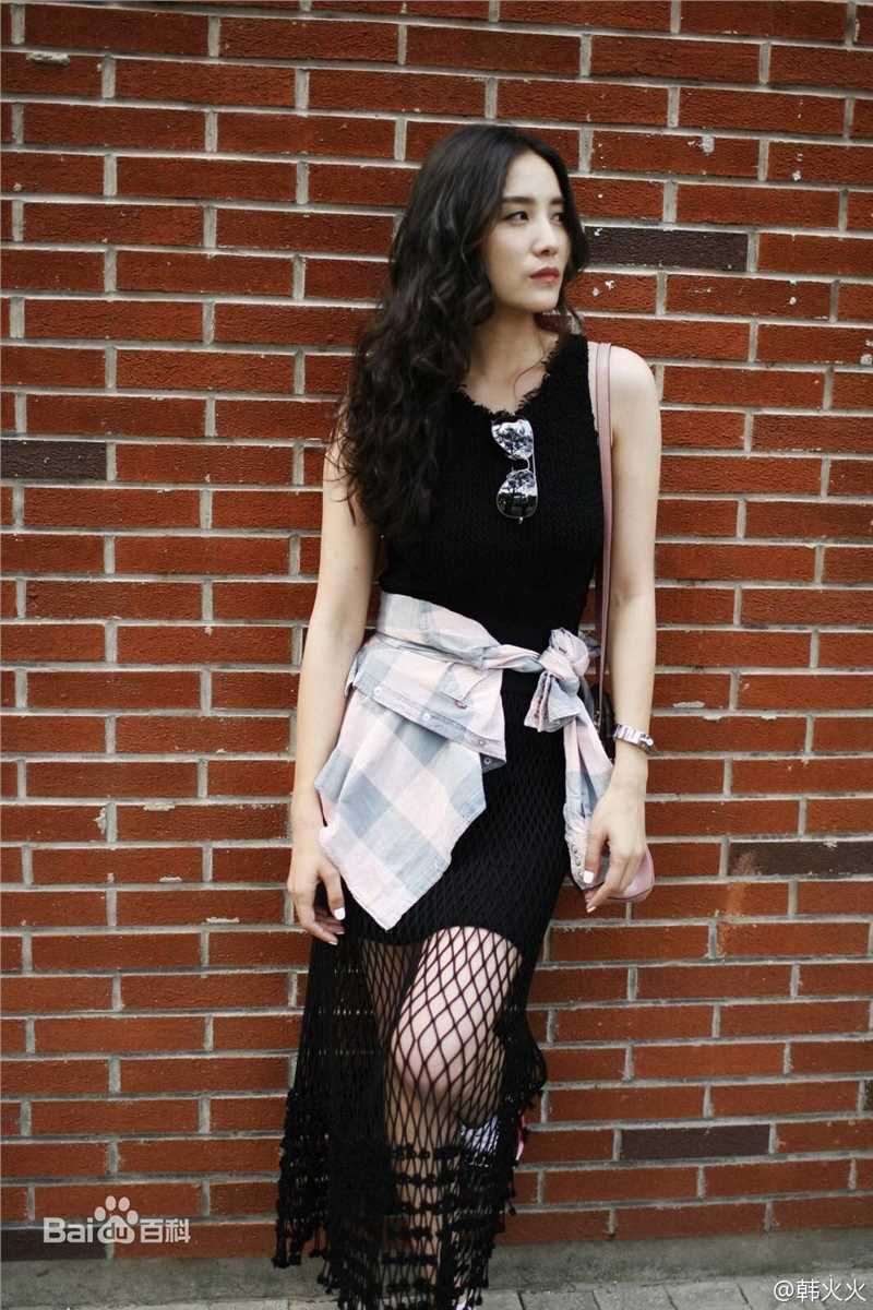 宋佳(Song Jia)街拍-Fire Bible性感图片图集