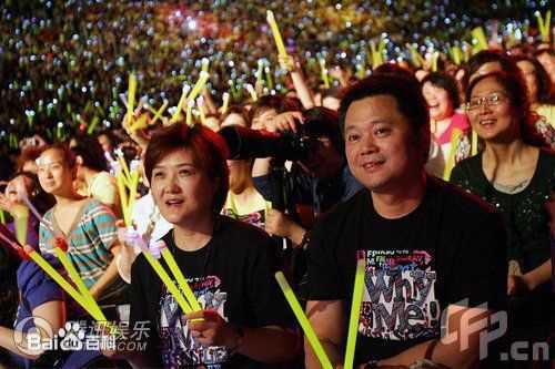 李宇春(Chris Lee)的童年前后照片