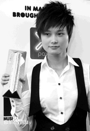 李宇春(Chris Lee)EMA全球最佳艺人（国际奖项）前后照片