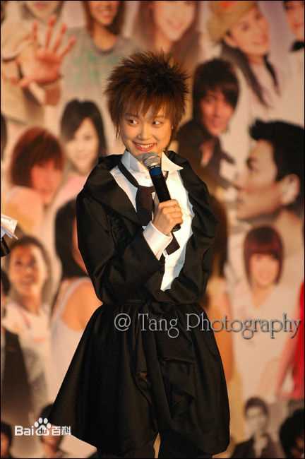 李宇春(Chris Lee)EMA全球最佳艺人（国际奖项）前后照片