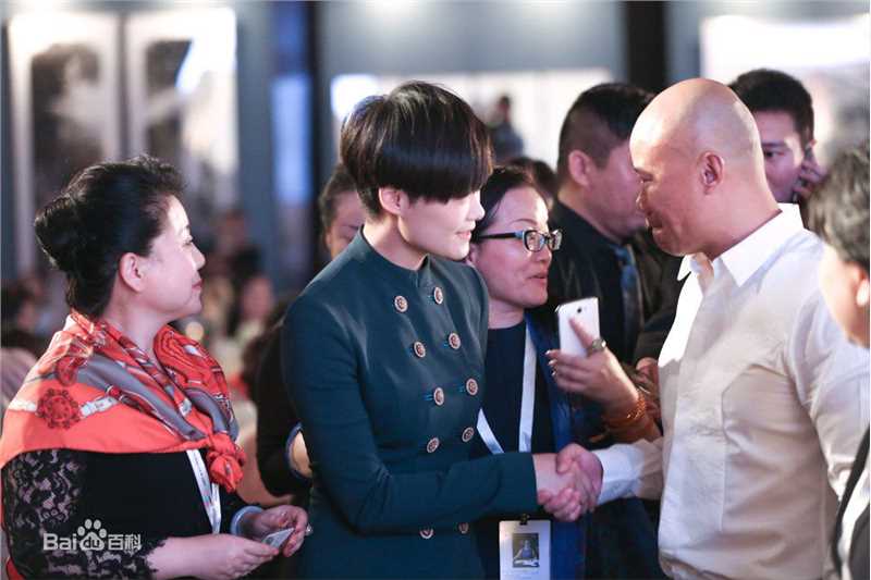 李宇春(Chris Lee)荣获“2014APEC杰出女性奖”生活照相册