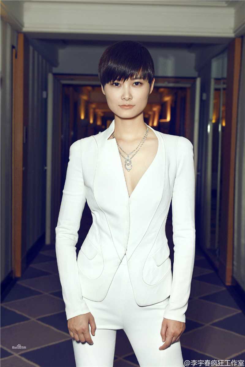 李宇春(Chris Lee)身着高级定制图片图集