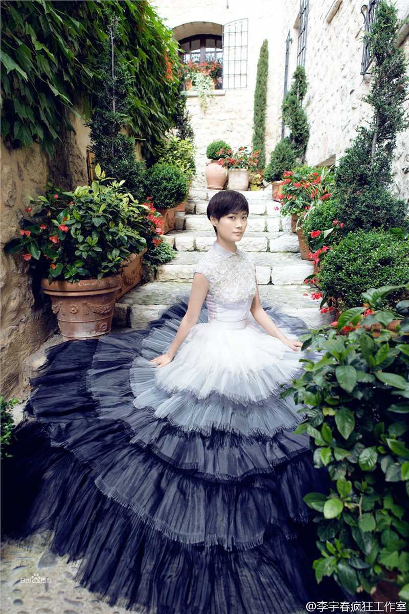 李宇春(Chris Lee)身着高级定制图片图集