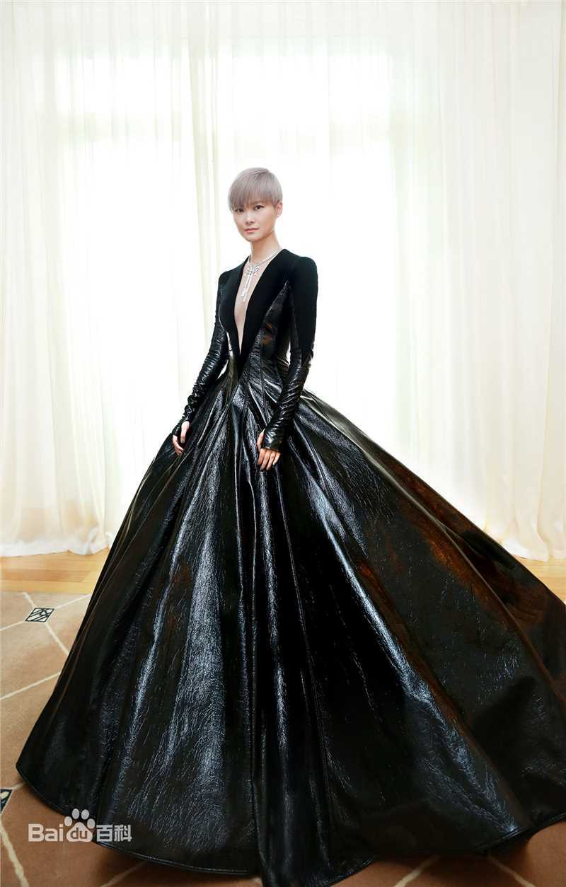 李宇春(Chris Lee)身着高级定制图片图集