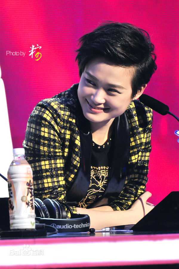 李宇春(Chris Lee)担任快乐男声总决赛评委图片图集