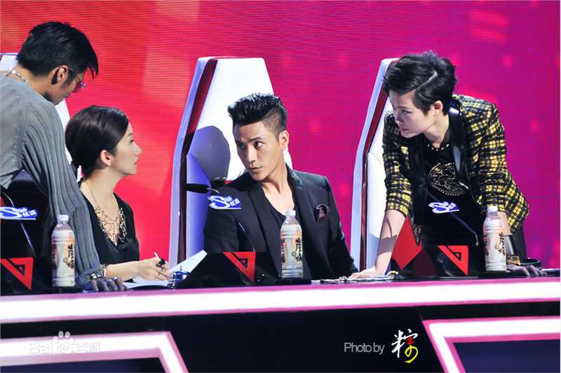 李宇春(Chris Lee)担任快乐男声总决赛评委图片图集