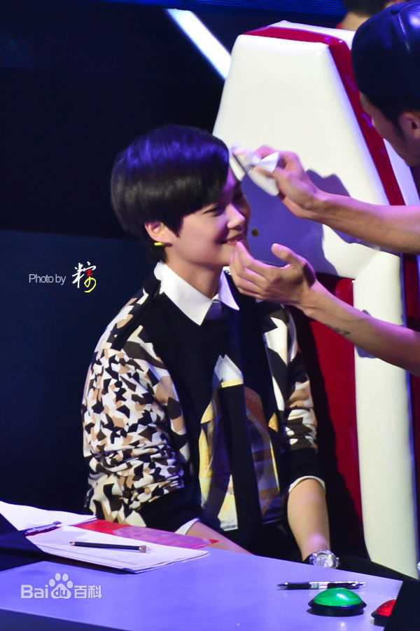 李宇春(Chris Lee)担任快乐男声总决赛评委图片图集