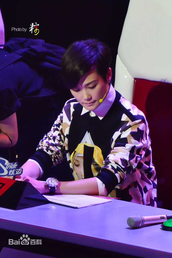 李宇春(Chris Lee)担任快乐男声总决赛评委图片图集