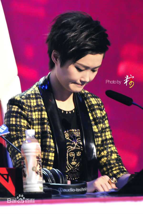 李宇春(Chris Lee)担任快乐男声总决赛评委图片图集