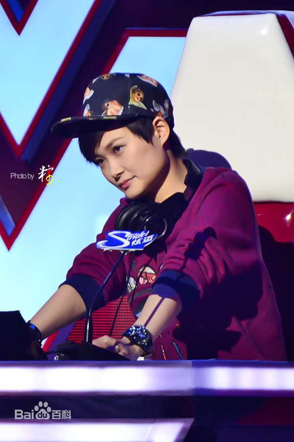 李宇春(Chris Lee)担任快乐男声总决赛评委图片图集