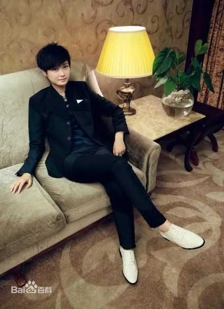 李宇春(Chris Lee)担任快乐男声总决赛评委图片图集