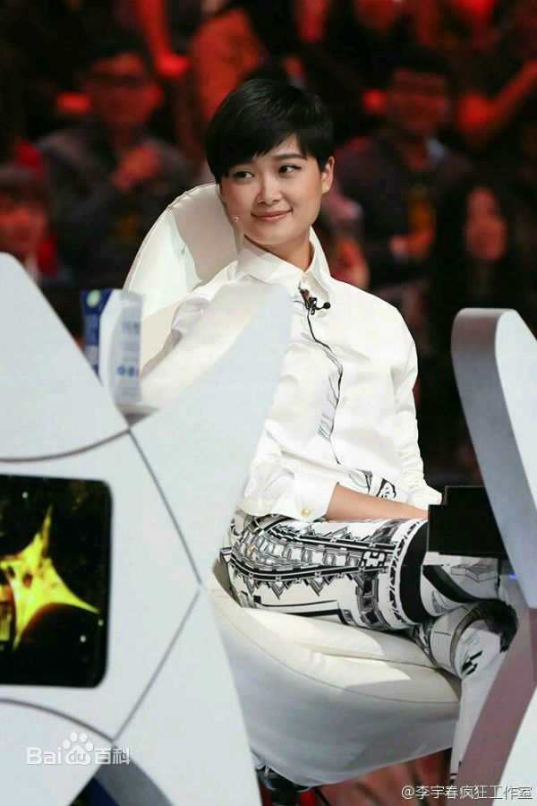 高清李宇春(Chris Lee)在担任2014《中国正在听》评委中的图集